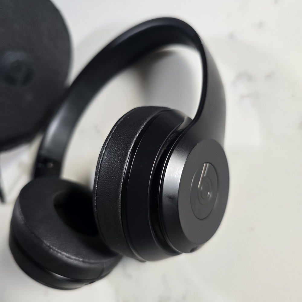 Beats by Dre Solo3 Wireless On-Ear Headphones - Black